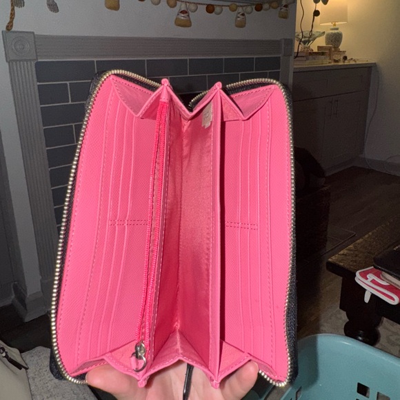 Coach Heart Wallet - Picture 5 of 6